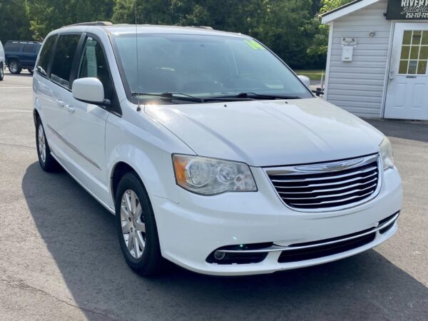 chrysler-town-and-country